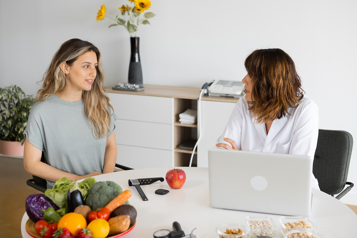 Nutritionist consulting with a client about diet.